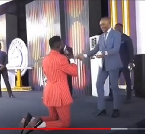 Video : Pastor hurries to Owusu Bempah to ask for absolution in tears