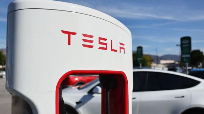 With the fewest deliveries since 2022, Tesla is a “disaster.”